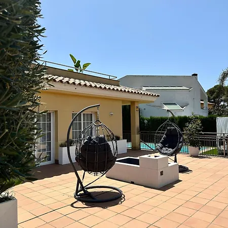 Seahomes Vacations - Charming House With Private Pool Dom wakacyjny