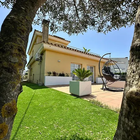 Seahomes Vacations - Charming House With Private Pool Dom wakacyjny